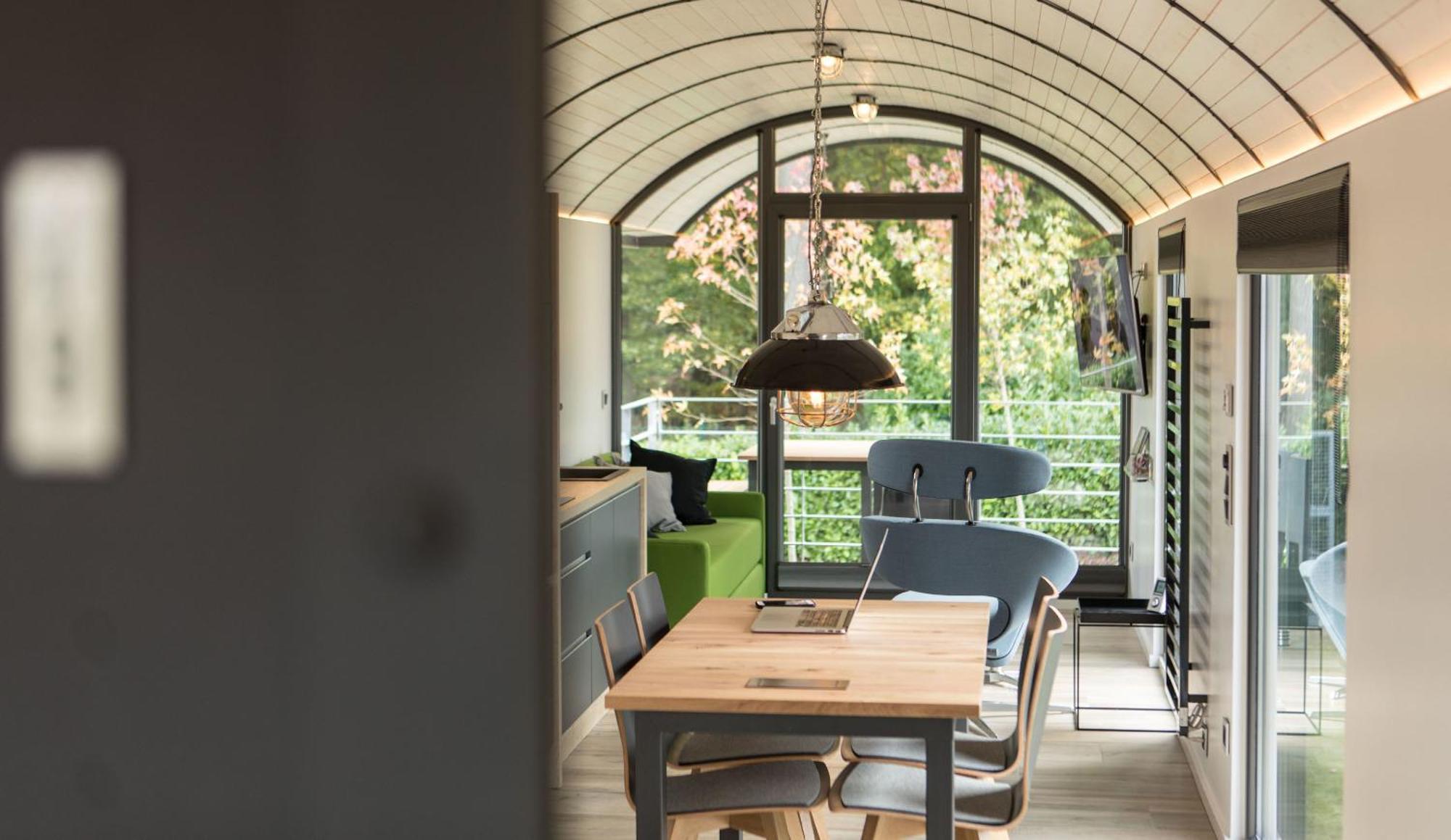 Lokomotel-waggon, Luxus Im Eisenbahnwaggon *