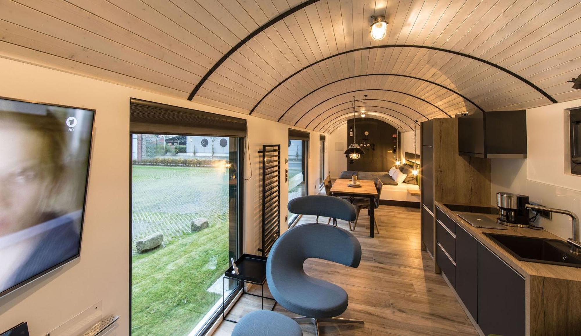 Lokomotel-waggon, Luxus Im Eisenbahnwaggon *
